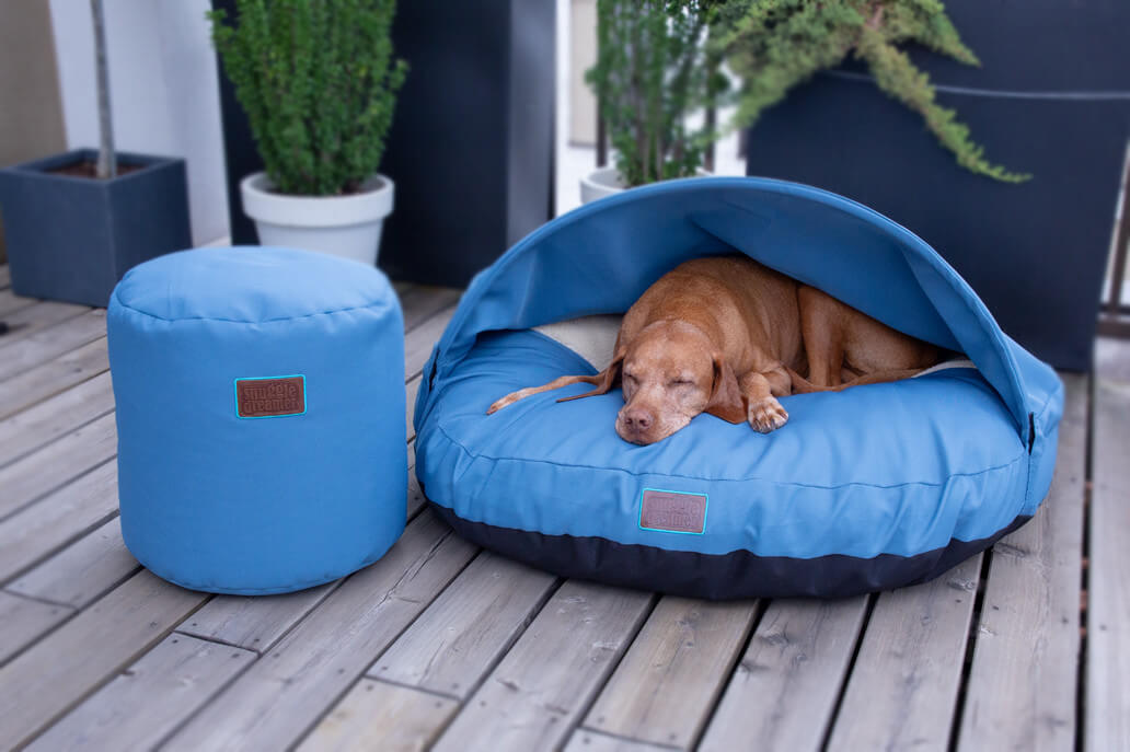snuggle-dreamer-outdoor-hundehoehle_picnicer-blue-hocker-siton-blue_2